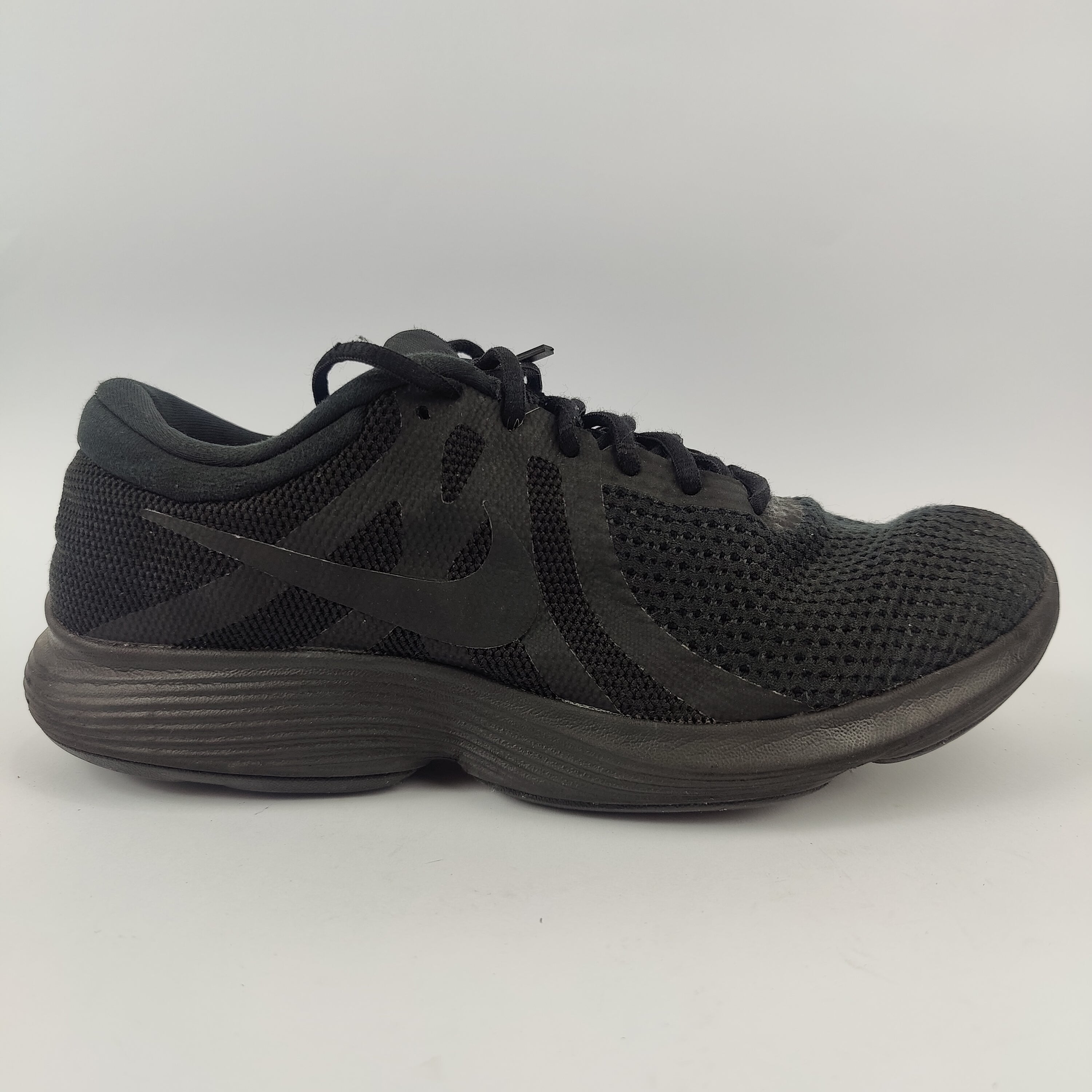 Nike Revolution 4 (UK/PK 10) - 45 | Excellent