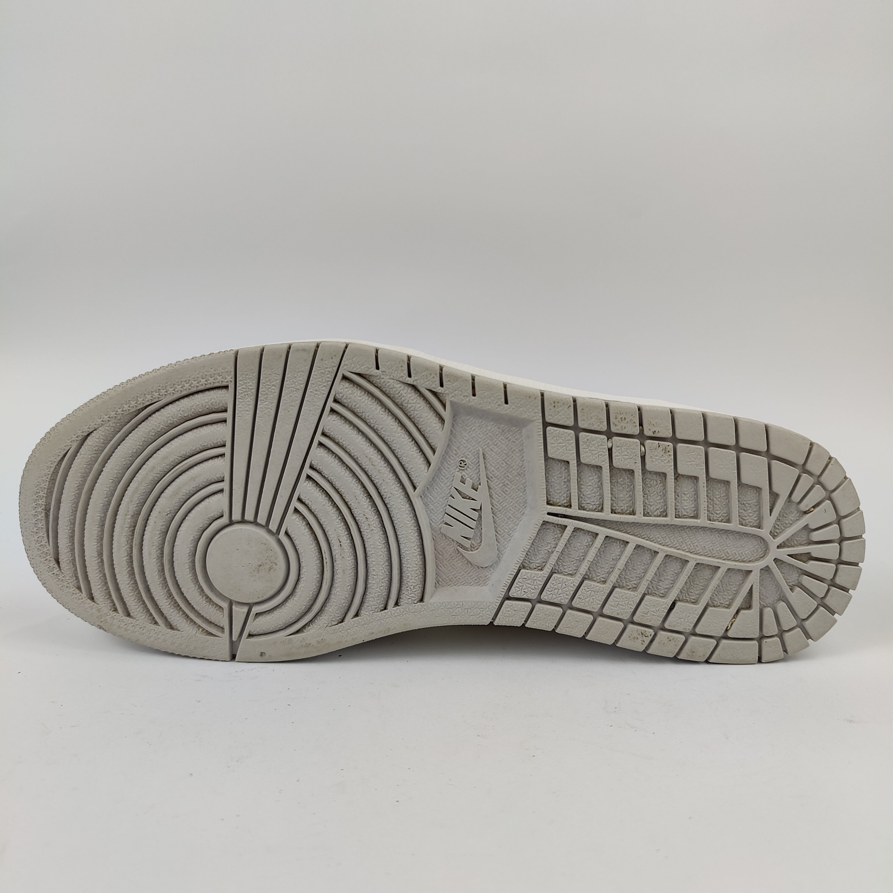 Air Jordan 1 Low (UK/PK 8) - 42.5 | Excellent