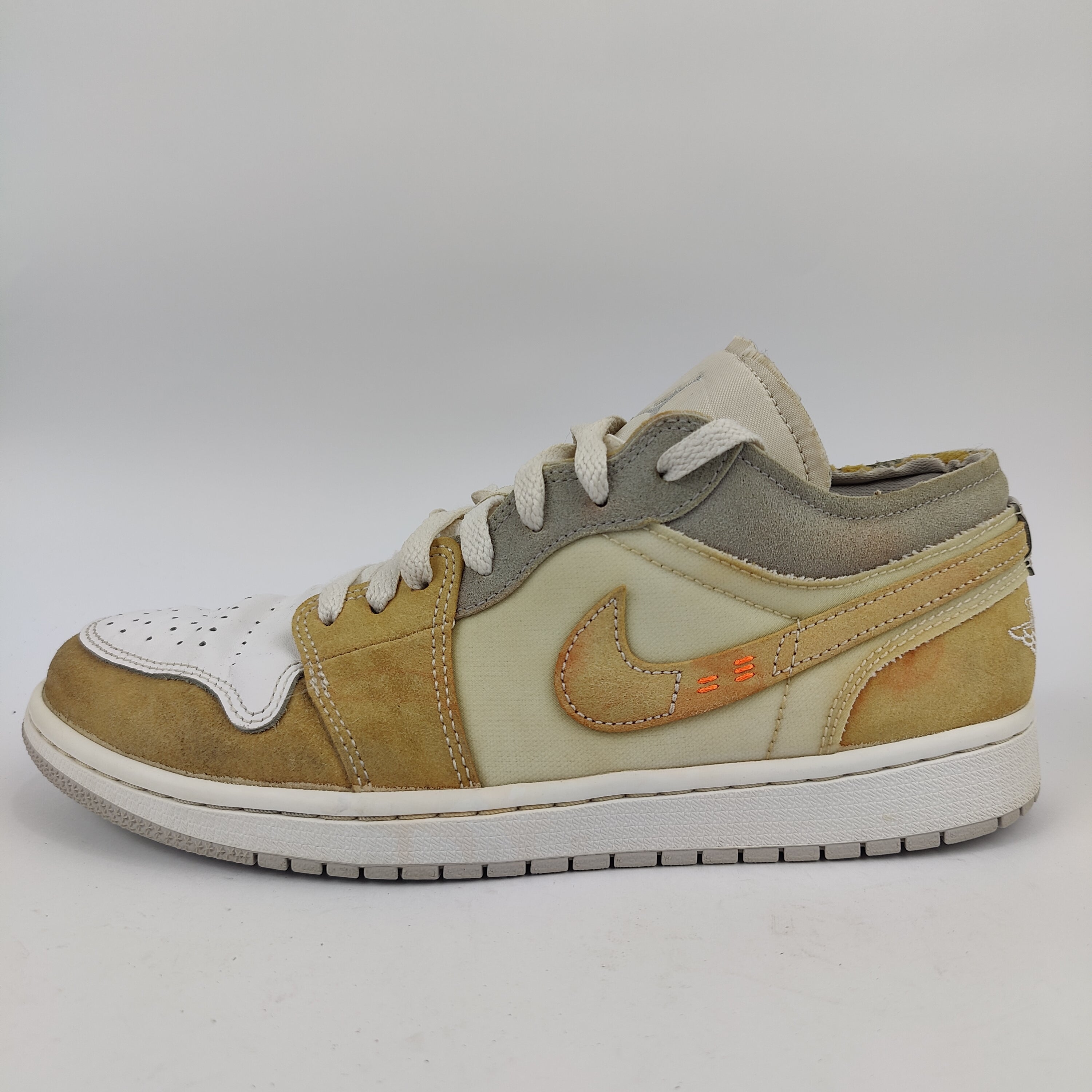 Air Jordan 1 Low (UK/PK 8) - 42.5 | Excellent
