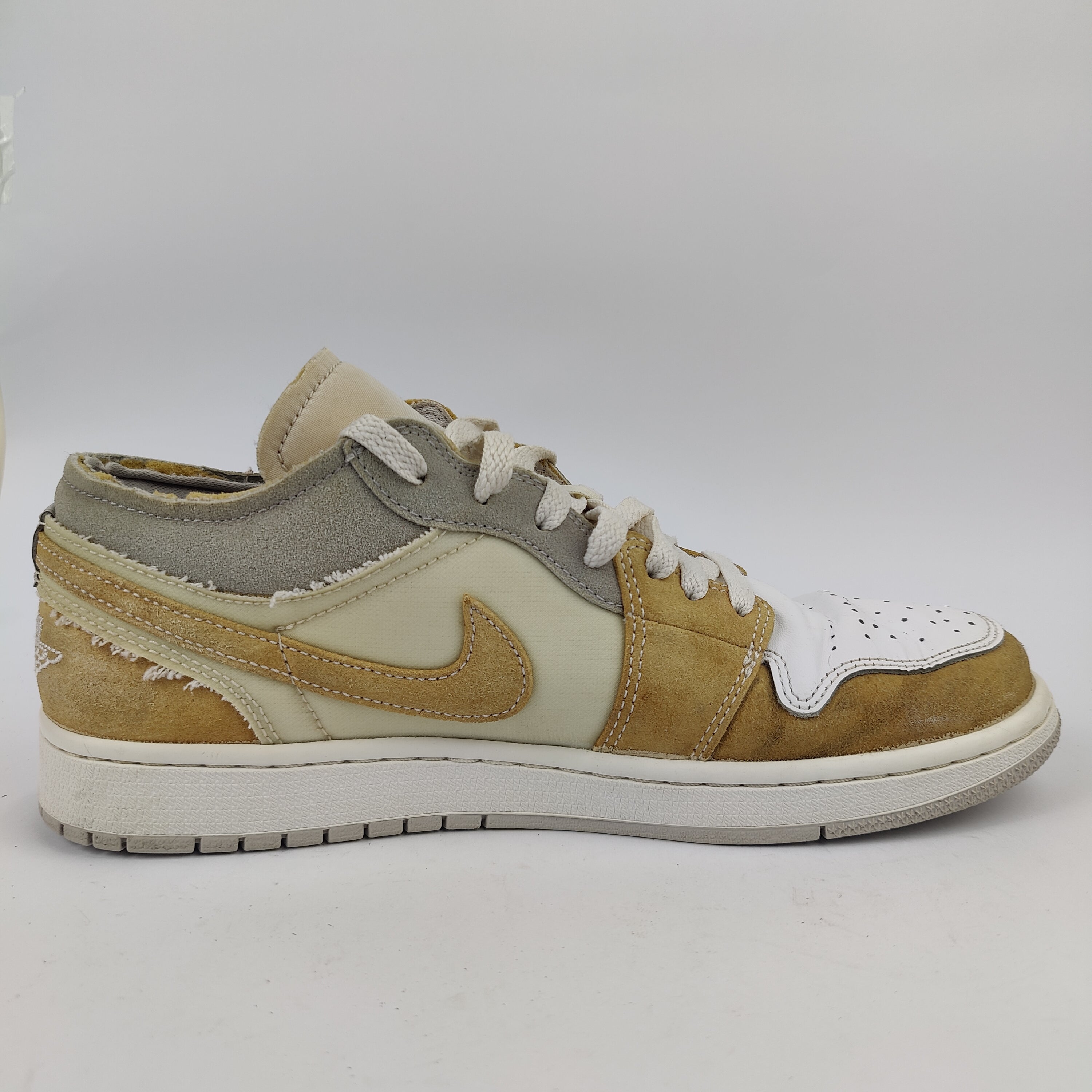 Air Jordan 1 Low (UK/PK 8) - 42.5 | Excellent
