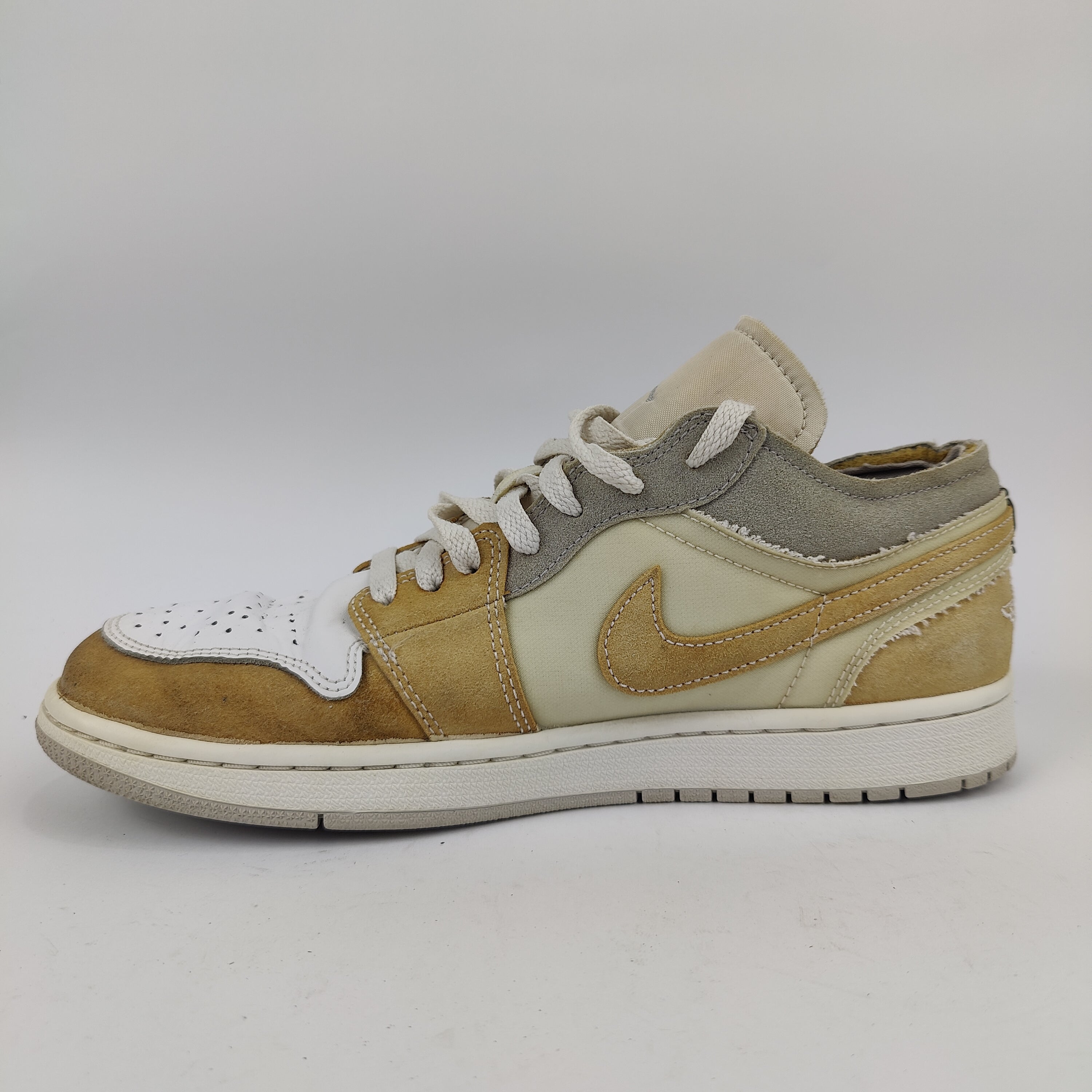 Air Jordan 1 Low (UK/PK 8) - 42.5 | Excellent