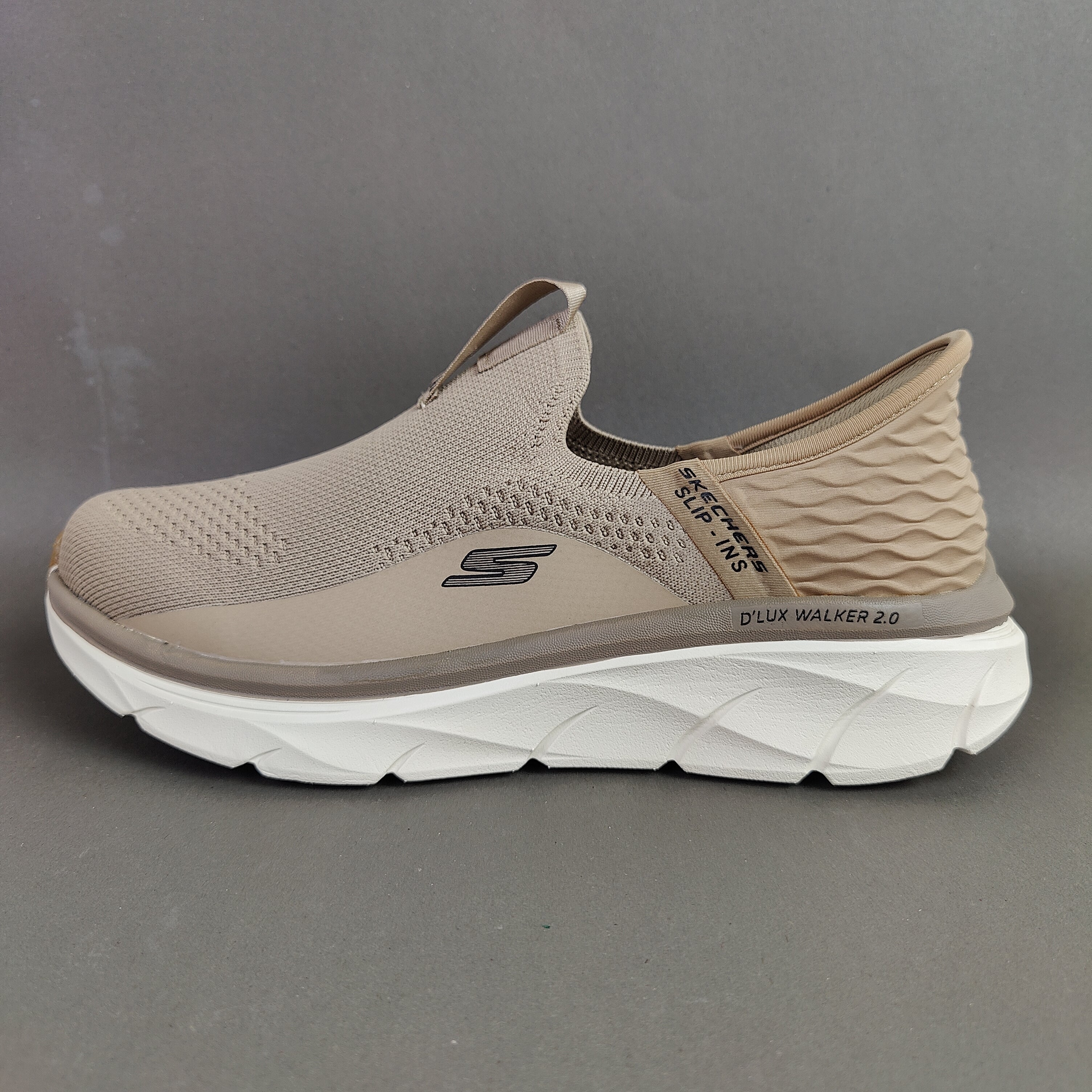Skechers D'Lux Memory Foam SlipIn - Brown - Multiple Size